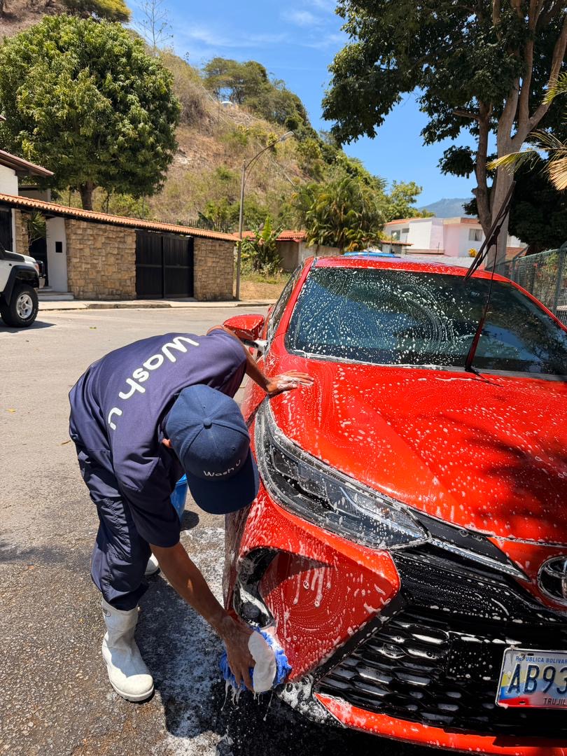 Durante el lavado del Yaris
